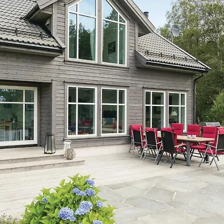 Five-bedroom Holiday In